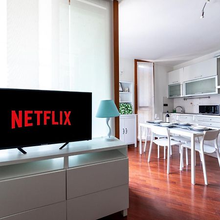 Appartamento Caterina A 5 Minuti Da Milano Fiere E San Siro Con Wifi-Netflix-Free Parking Экстерьер фото