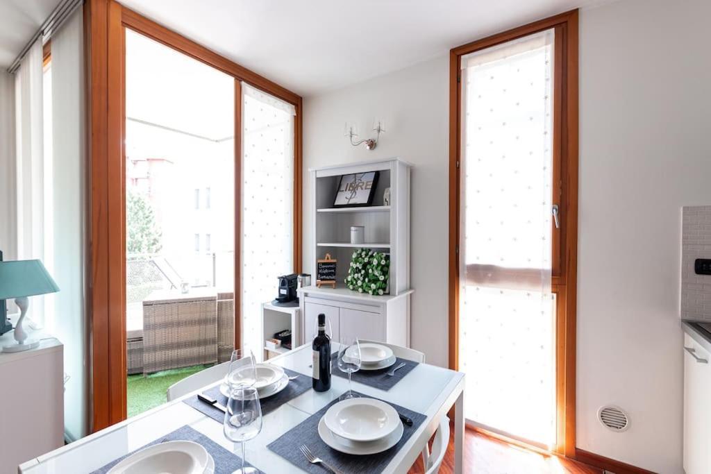 Appartamento Caterina A 5 Minuti Da Milano Fiere E San Siro Con Wifi-Netflix-Free Parking Экстерьер фото