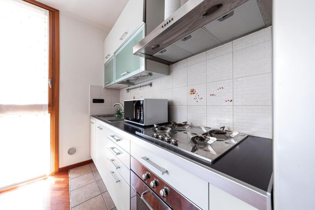 Appartamento Caterina A 5 Minuti Da Milano Fiere E San Siro Con Wifi-Netflix-Free Parking Экстерьер фото