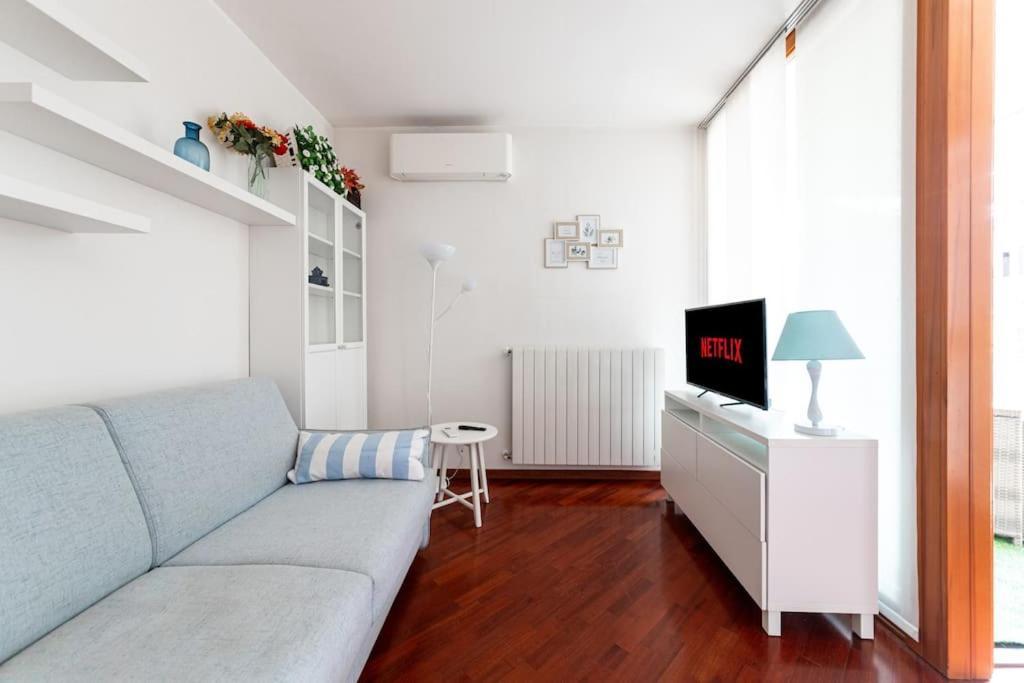 Appartamento Caterina A 5 Minuti Da Milano Fiere E San Siro Con Wifi-Netflix-Free Parking Экстерьер фото
