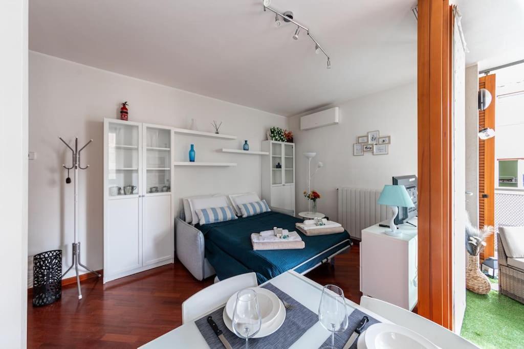 Appartamento Caterina A 5 Minuti Da Milano Fiere E San Siro Con Wifi-Netflix-Free Parking Экстерьер фото